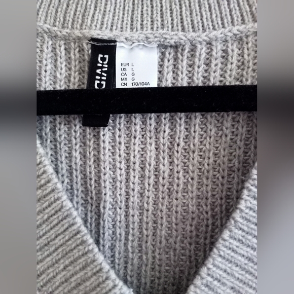 H&M Grey Vest Sweater - Picture 3 of 3